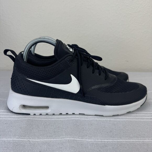Women’s Nike Air Max Thea Lace Up Running Shoes Sneakers Black Summit White 9.5 - Picture 2 of 14